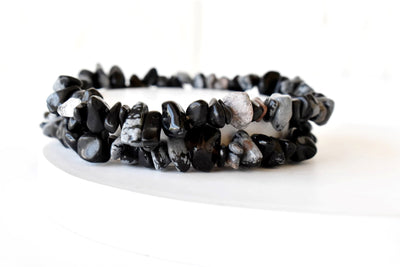 Bracelets de puces d'obsidienne de flocon de neige naturel, bracelets de puces de pierres précieuses en cristal en vrac ~ Bracelet de puce de guérison
