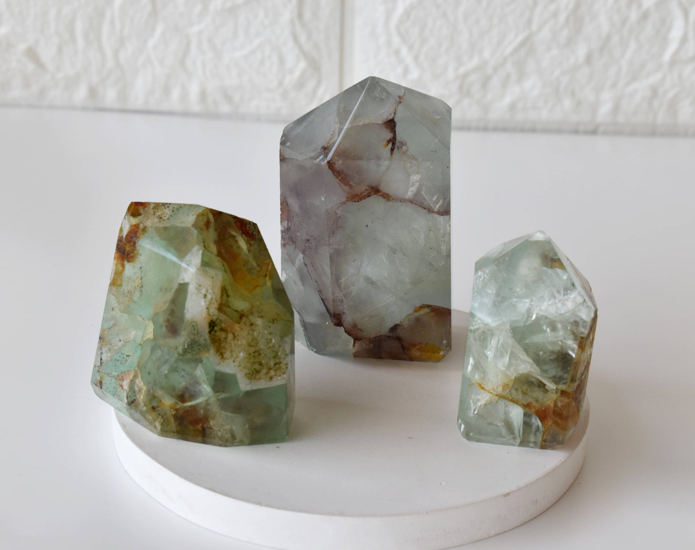 Pointe polie en cristal de fluorite verte, guérison des tours de pierres précieuses colorées polies