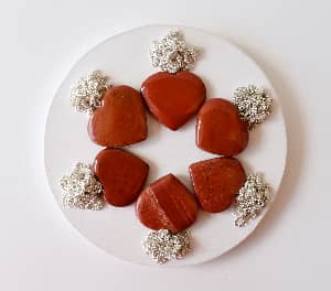 Pendentif en forme de cœur en cristal de jaspe rouge véritable, en forme de cœur véritable, breloque en pierres précieuses polies