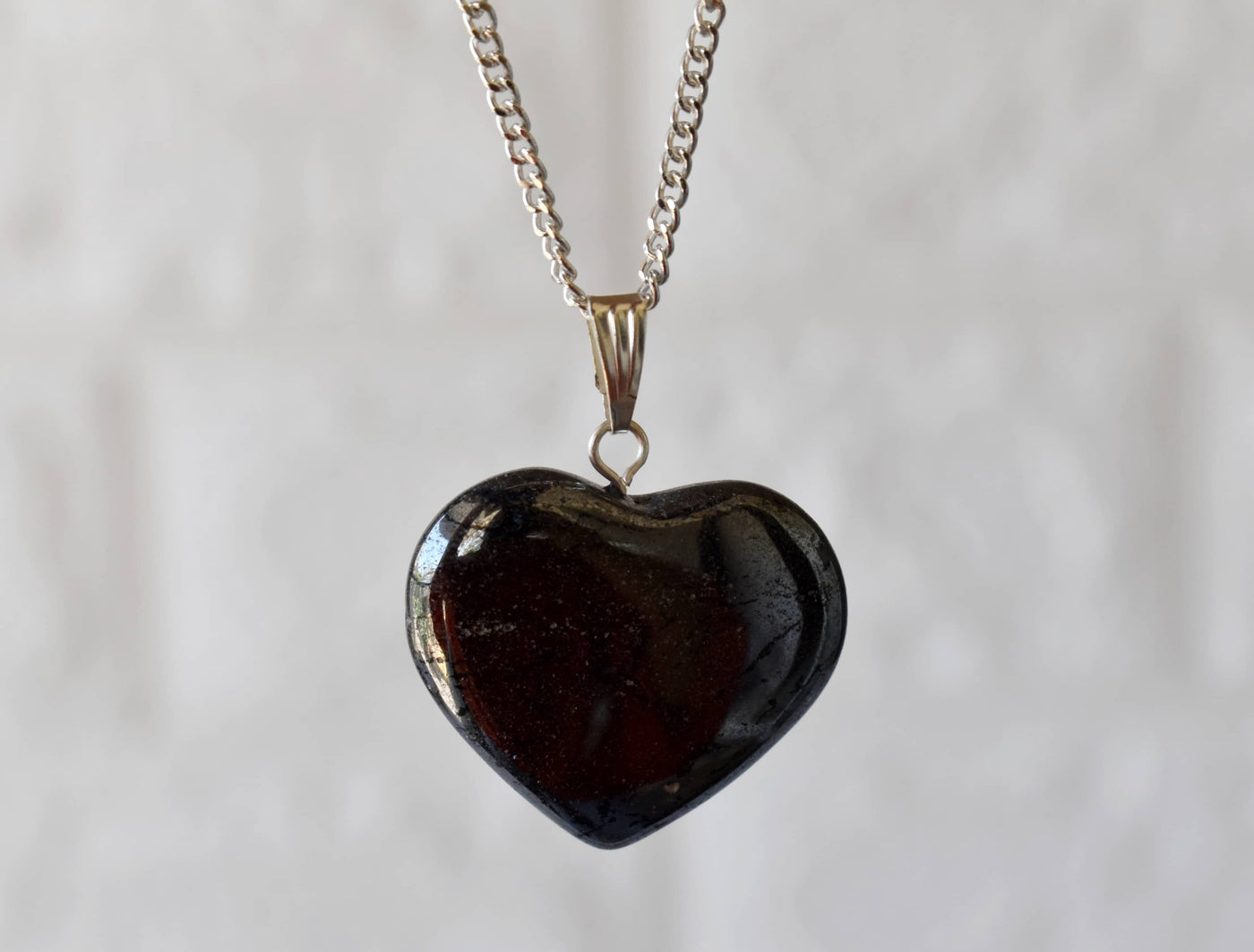 Pendentif cœur en cristal d'hématite véritable, colliers en forme de cœur véritable, breloque en pierres précieuses polies