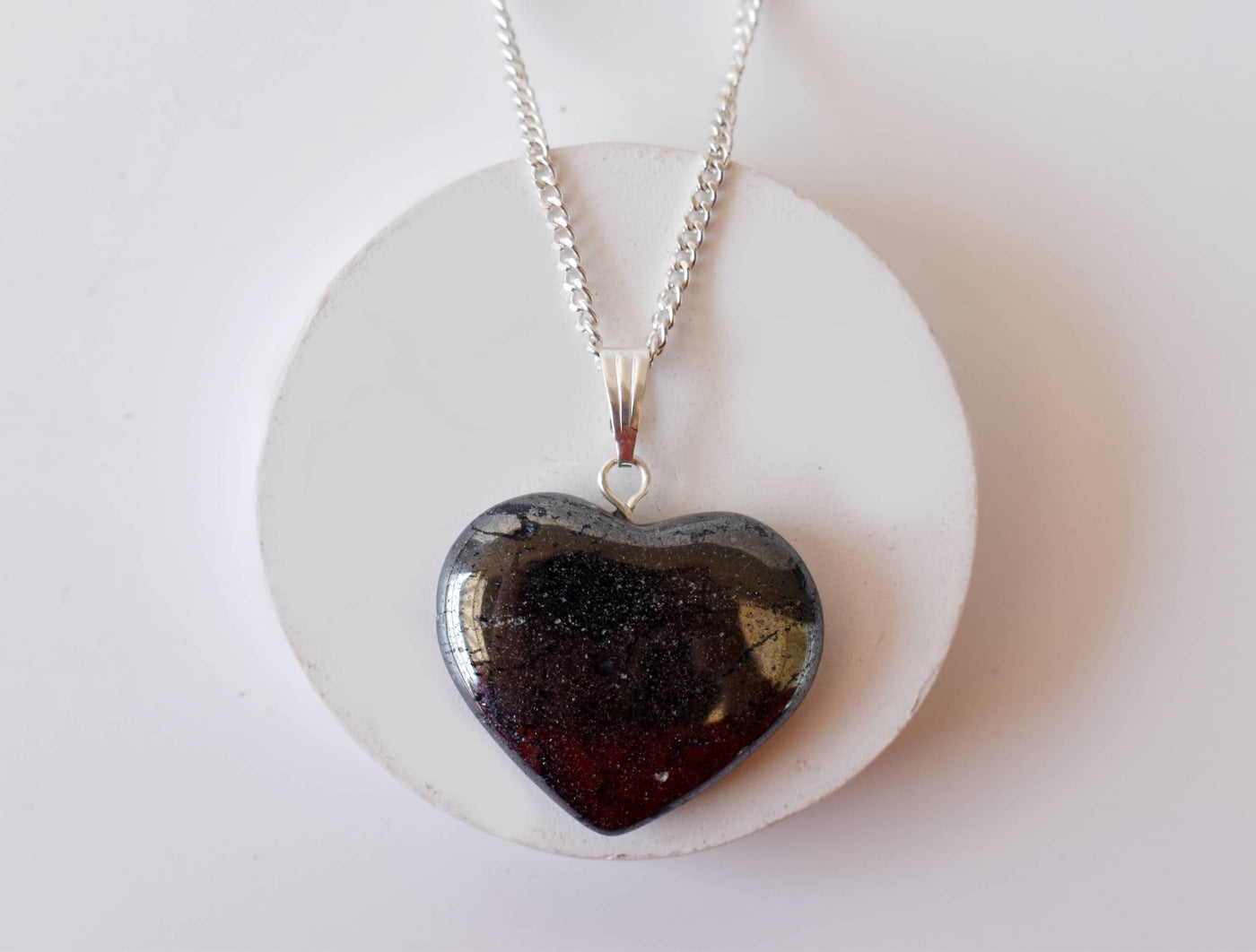 Pendentif cœur en cristal d'hématite véritable, colliers en forme de cœur véritable, breloque en pierres précieuses polies