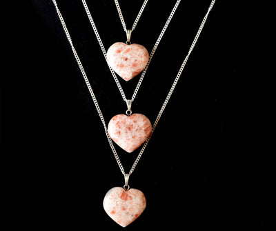 Véritable pendentif cœur en cristal de pierre de soleil, véritables colliers en forme de cœur, breloque en pierre précieuse polie.