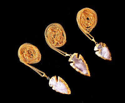 Pendentifs de pointes de flèche en quartz rose ~ Pendentifs en cristaux d'or galvanisés avec chaîne