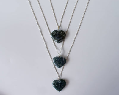 Pendentif coeur en cristal d'agate mousse véritable, véritables colliers en forme de coeur, breloque en pierres précieuses polies