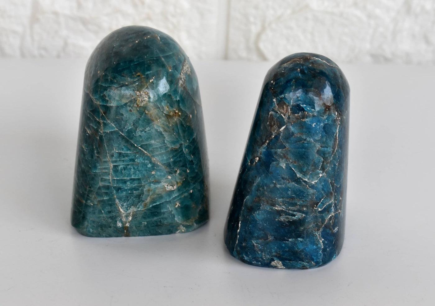 Forme libre en cristal d'apatite naturelle, vraies pierres précieuses polies de guérison de base de qualité A.