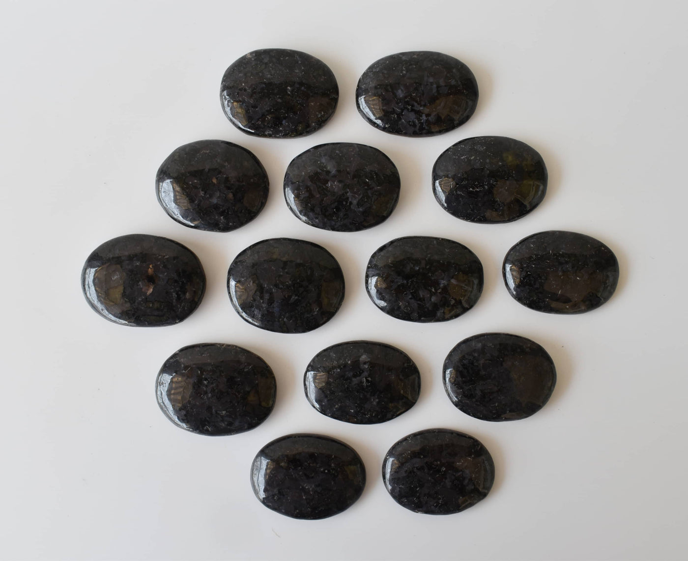 Indigo Gabbro Flat Stone, Pierres de palmier plates ovales polies