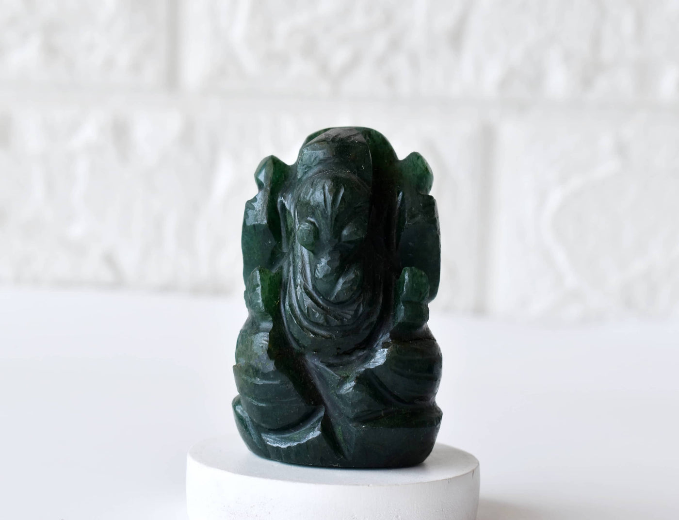 Statue de pierre précieuse de statue de jade vert Ganesha, sculptée à la main Ganesha Dieu de l'intelligence bonne chance
