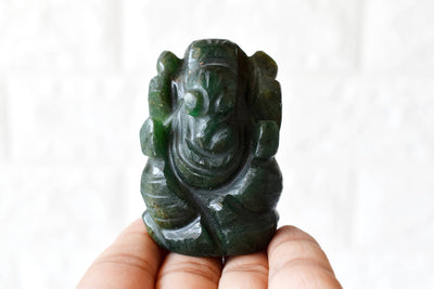 Statue de pierre précieuse de statue de jade vert Ganesha, sculptée à la main Ganesha Dieu de l'intelligence bonne chance