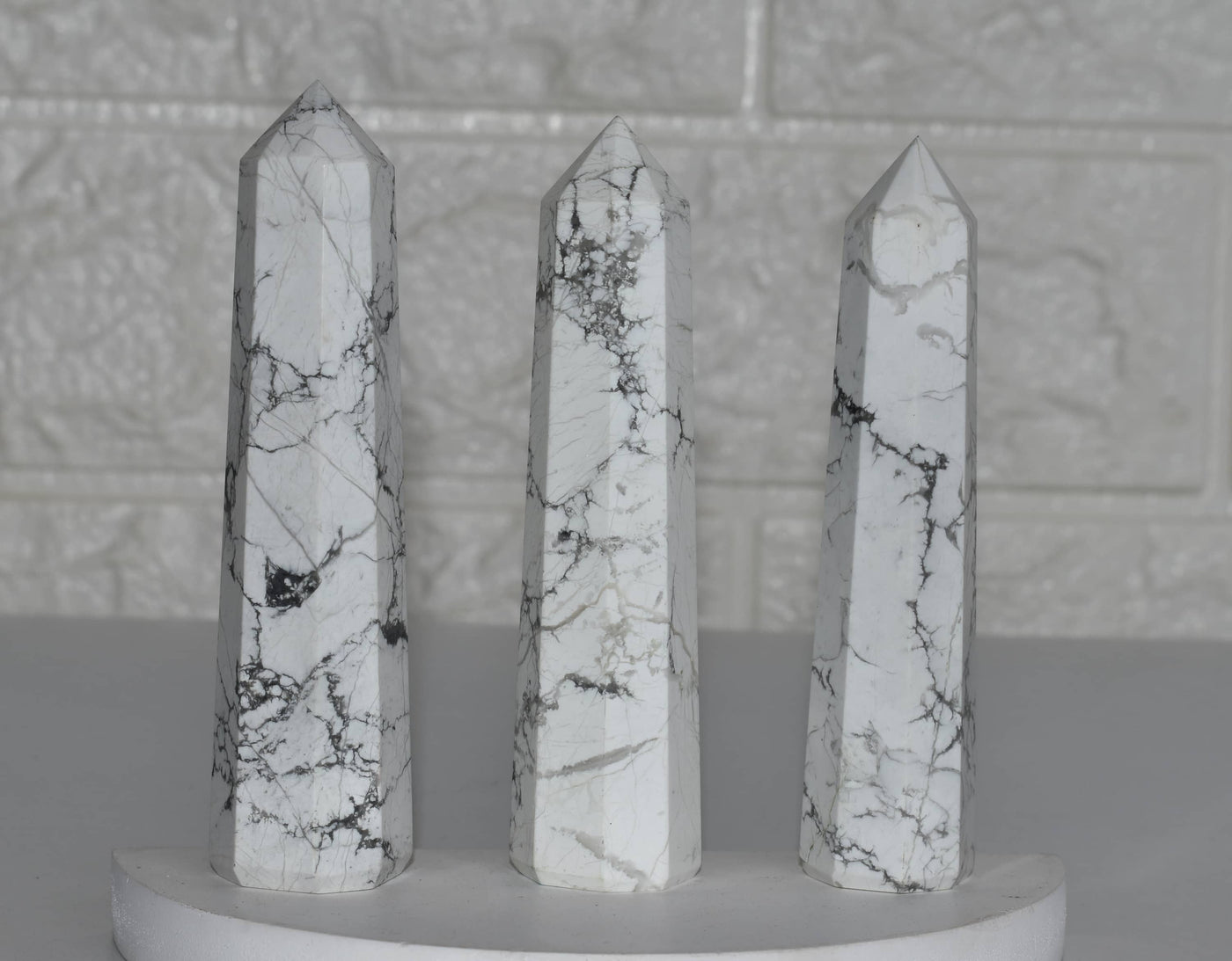Howlite Obélisque Tower Point - Crystal Point, Healing Crystal Tower Point