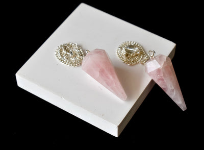 Pendule hexagone à facettes en quartz rose, pendule en cristal