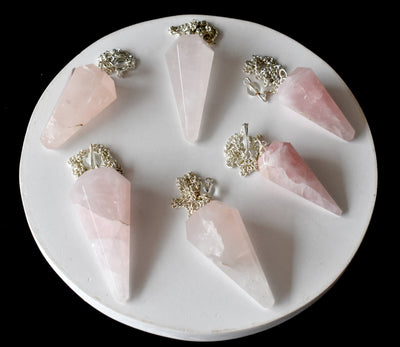 Pendule hexagone à facettes en quartz rose, pendule en cristal