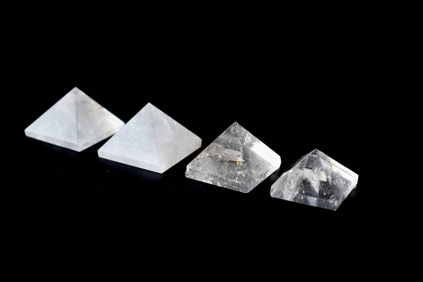 Pyramide de cristal de quartz de cristal ~ Pyramide de quartz de cristal pour la guérison, la grille de cristal et l'équilibrage des chakras