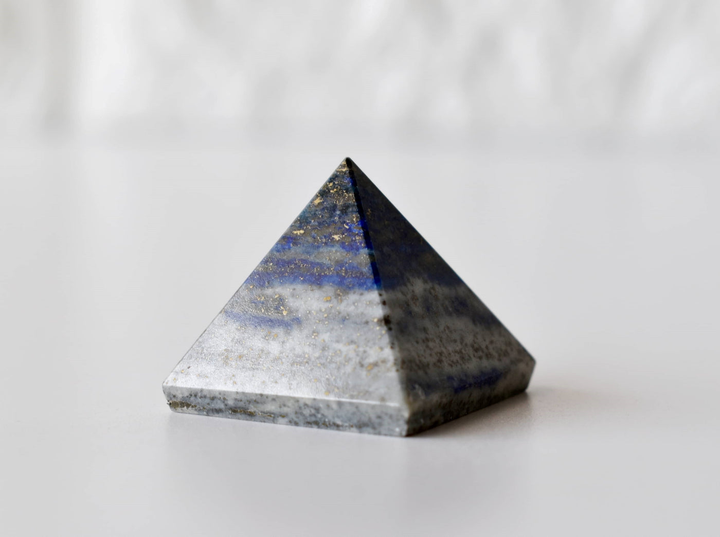 Pyramide de cristal de Lapis Lazuli ~ Pyramide de Lapis Lazuli pour la guérison, la grille de cristal et l'équilibrage des chakras