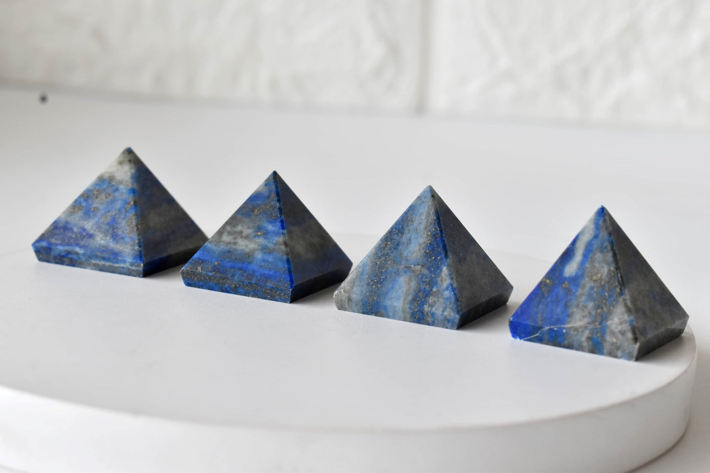 Pyramide de cristal de Lapis Lazuli ~ Pyramide de Lapis Lazuli pour la guérison, la grille de cristal et l'équilibrage des chakras