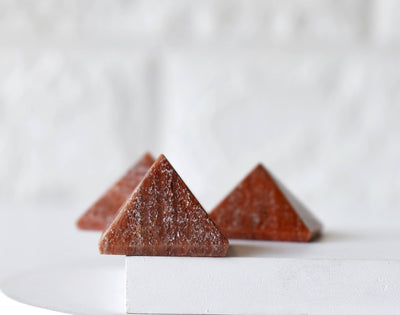 Pyramide de cristal d'aventurine orange ~ pyramide d'aventurine orange pour la guérison, la grille de cristal et l'équilibrage des chakras