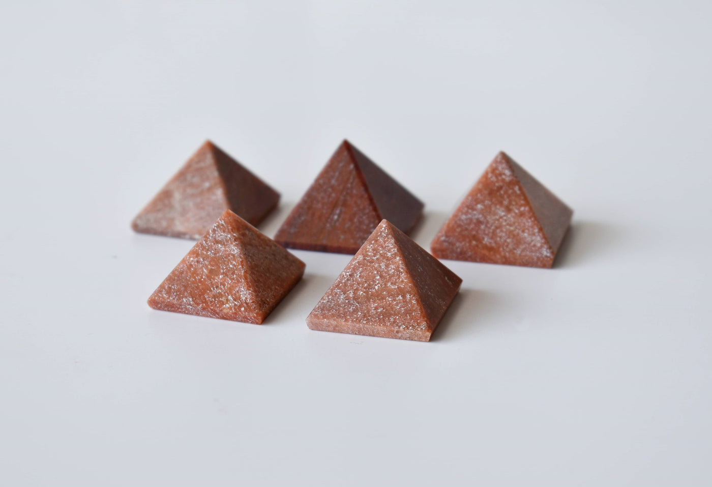 Pyramide de cristal d'aventurine orange ~ pyramide d'aventurine orange pour la guérison, la grille de cristal et l'équilibrage des chakras
