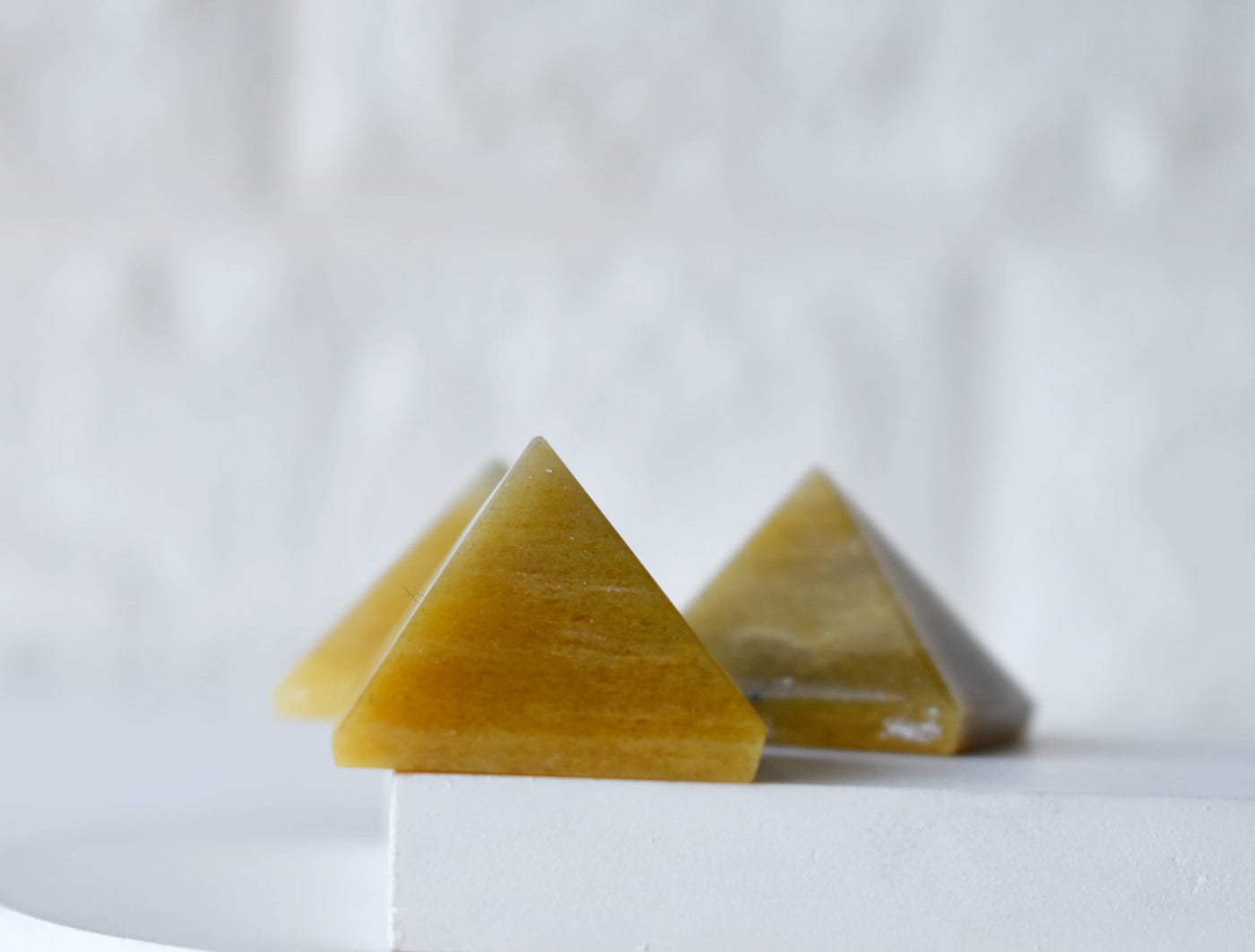 Pyramide de cristal d'aventurine jaune ~ Pyramide d'aventurine jaune pour la guérison, la grille de cristal et l'équilibrage des chakras