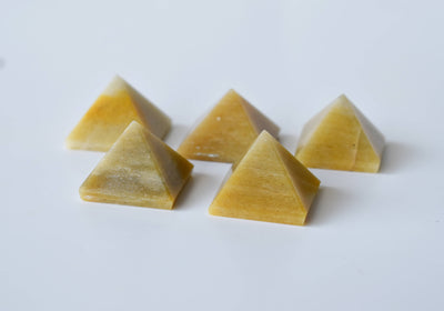 Pyramide de cristal d'aventurine jaune ~ Pyramide d'aventurine jaune pour la guérison, la grille de cristal et l'équilibrage des chakras