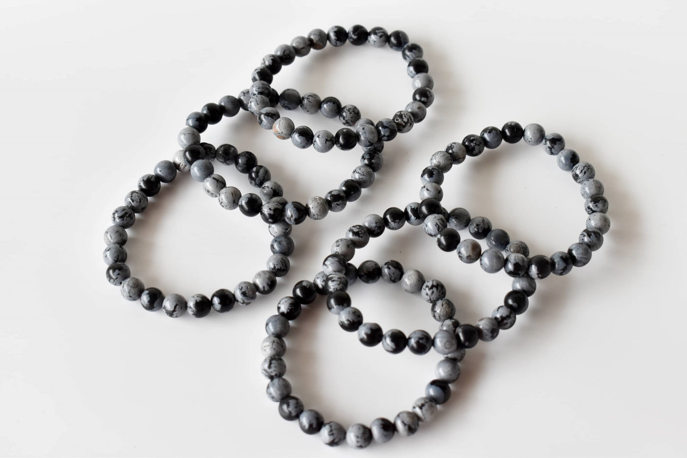 Bracelet en obsidienne de flocon de neige 4MM, 6MM, 8MM, 10MM Un bracelet de perles rondes, bracelet de pierres précieuses pierres de guérison