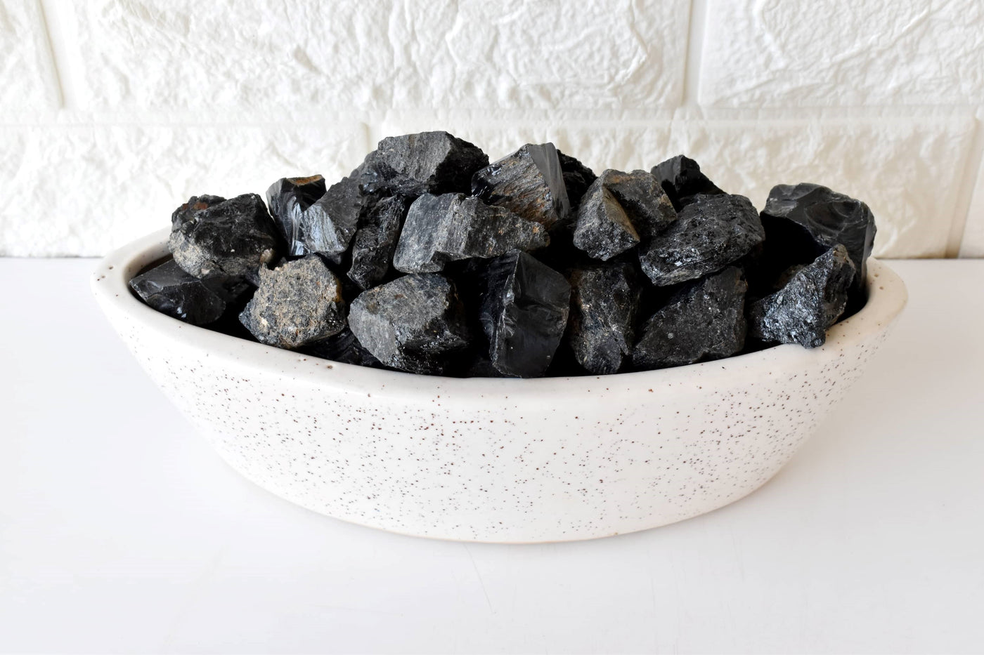 Pierres brutes de tourmaline noire, pierres brutes de tourmaline noire de 1 pouce, morceaux de cristal brut en taille de paquet 4 oz, 1/2 lb, 1 lb.