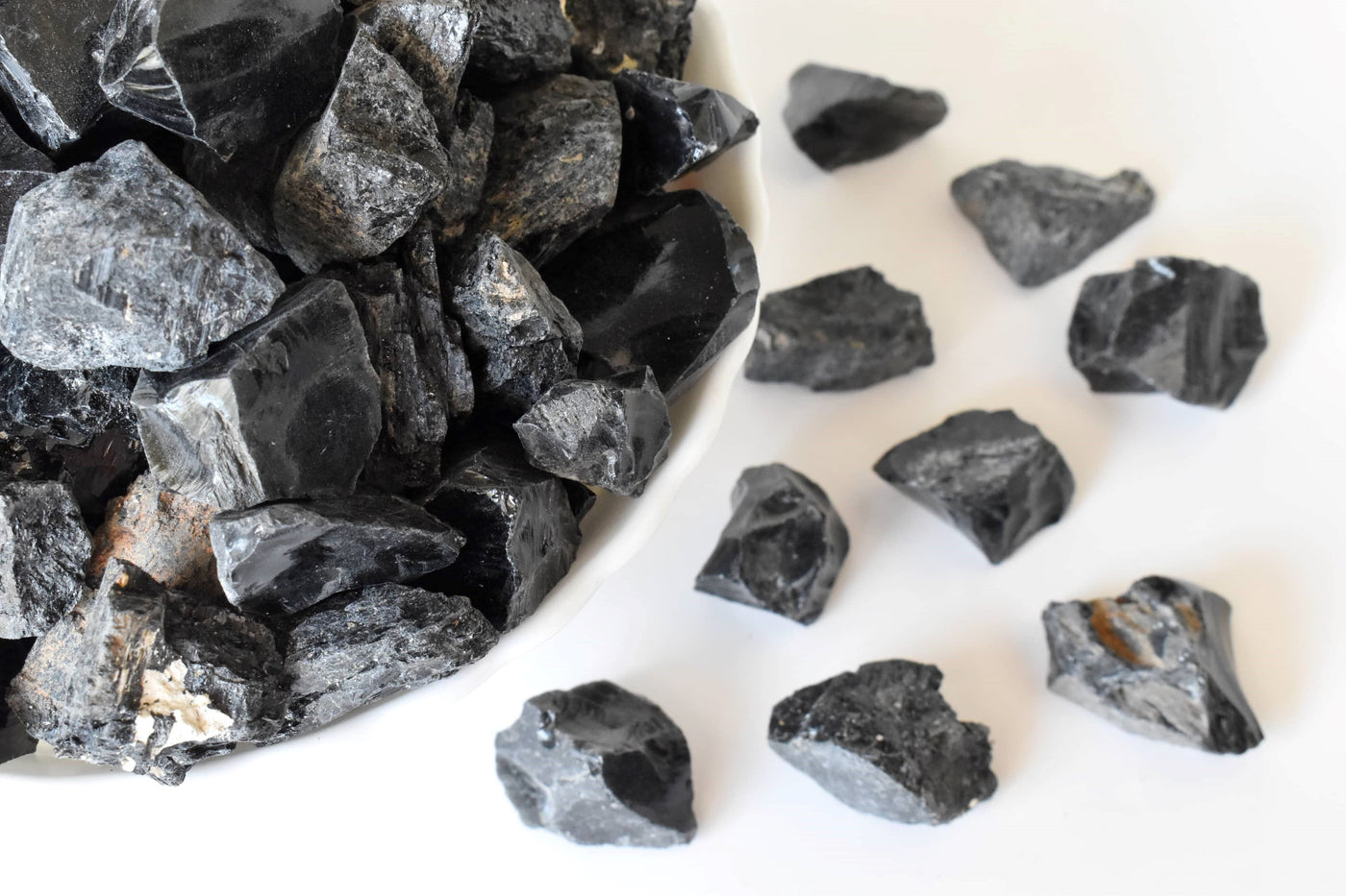 Pierres brutes de tourmaline noire, pierres brutes de tourmaline noire de 1 pouce, morceaux de cristal brut en taille de paquet 4 oz, 1/2 lb, 1 lb.