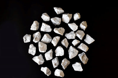 Howlite Rough Natural Stones 1 pouce Howlite Raw Stones, Raw Crystal Chunks in pack size 4oz, 1/2lb, 1lb.