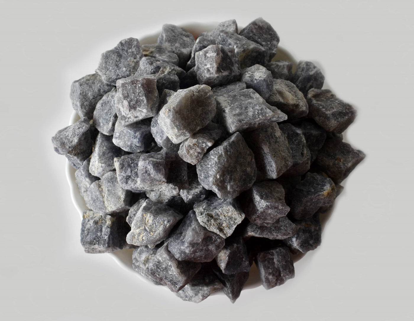 Iolite Rough Natural Stones 1 pouce Iolite Raw Stones, Raw Crystal Chunks in pack size 4oz, 1/2lb, 1lb.