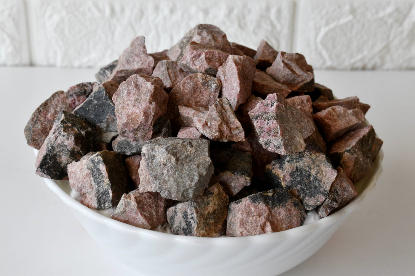 Rhodonite Rough Natural Stones 1 pouce Rhodonite Raw Stones, Raw Crystal Chunks in pack size 4oz, 1/2lb, 1lb.