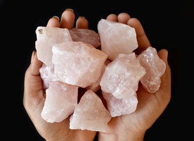 Pierres naturelles brutes de quartz rose Pierres brutes de quartz rose de 1 pouce, morceaux de cristal brut en taille de paquet 4 oz, 1/2 lb, 1 lb.