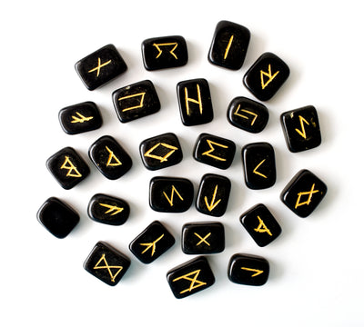 Ensembles de runes de jaspe noir avec pochette en velours noir et carte runique, ensemble de runes Elder Futhrak