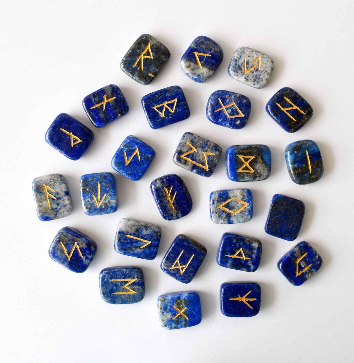 Lapis Lazuli Rune Sets avec pochette en velours noir et carte Rune, Elder Futhrak Rune Set