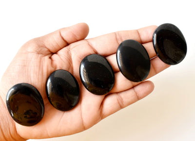 Pierre d'inquiétude en obsidienne noire pour la guérison des cristaux (Pocket Palm Stone / Thumb Stone)