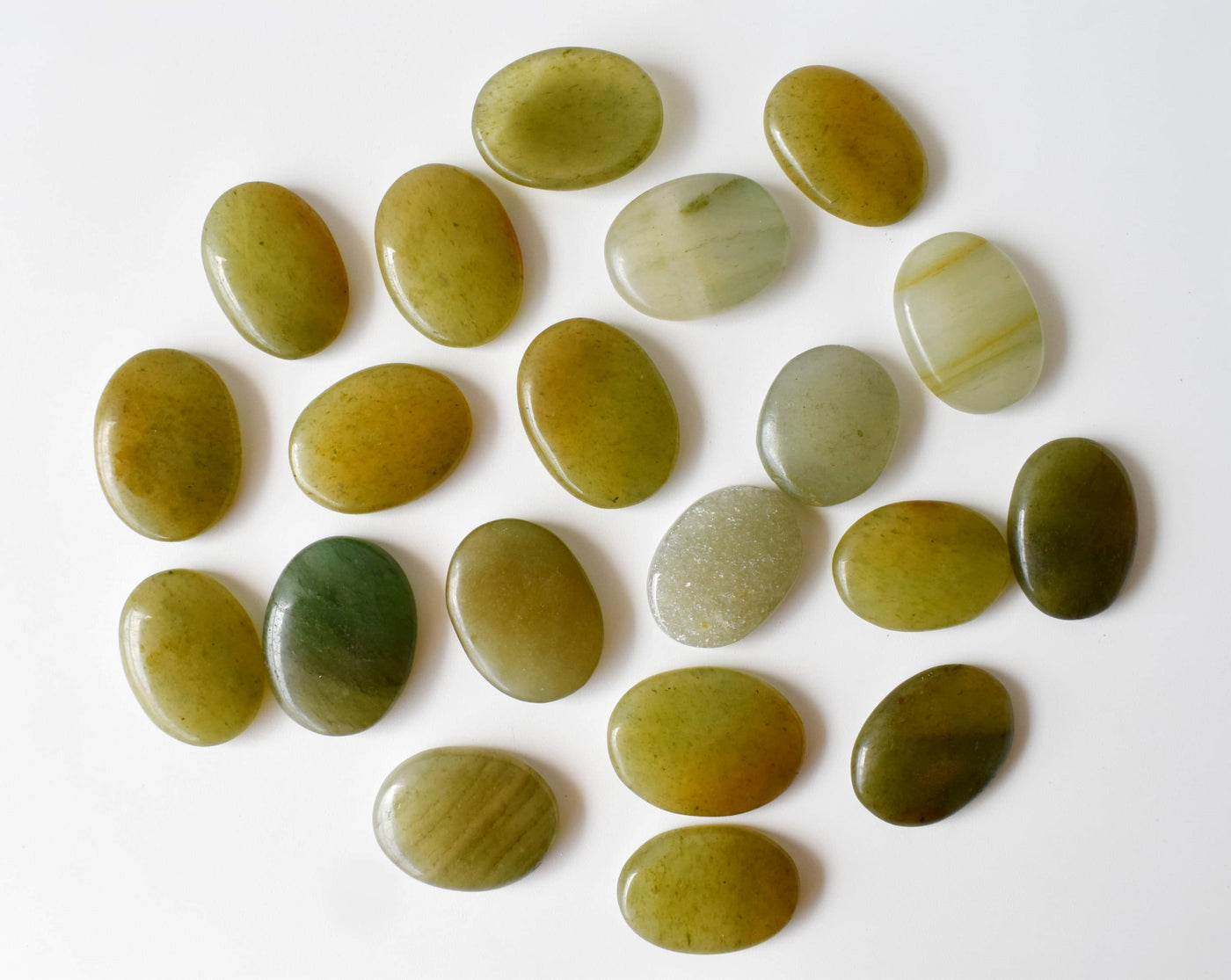 Pierre d'inquiétude d'aventurine verte pour la guérison des cristaux (Pocket Palm Stone / Thumb Stone)