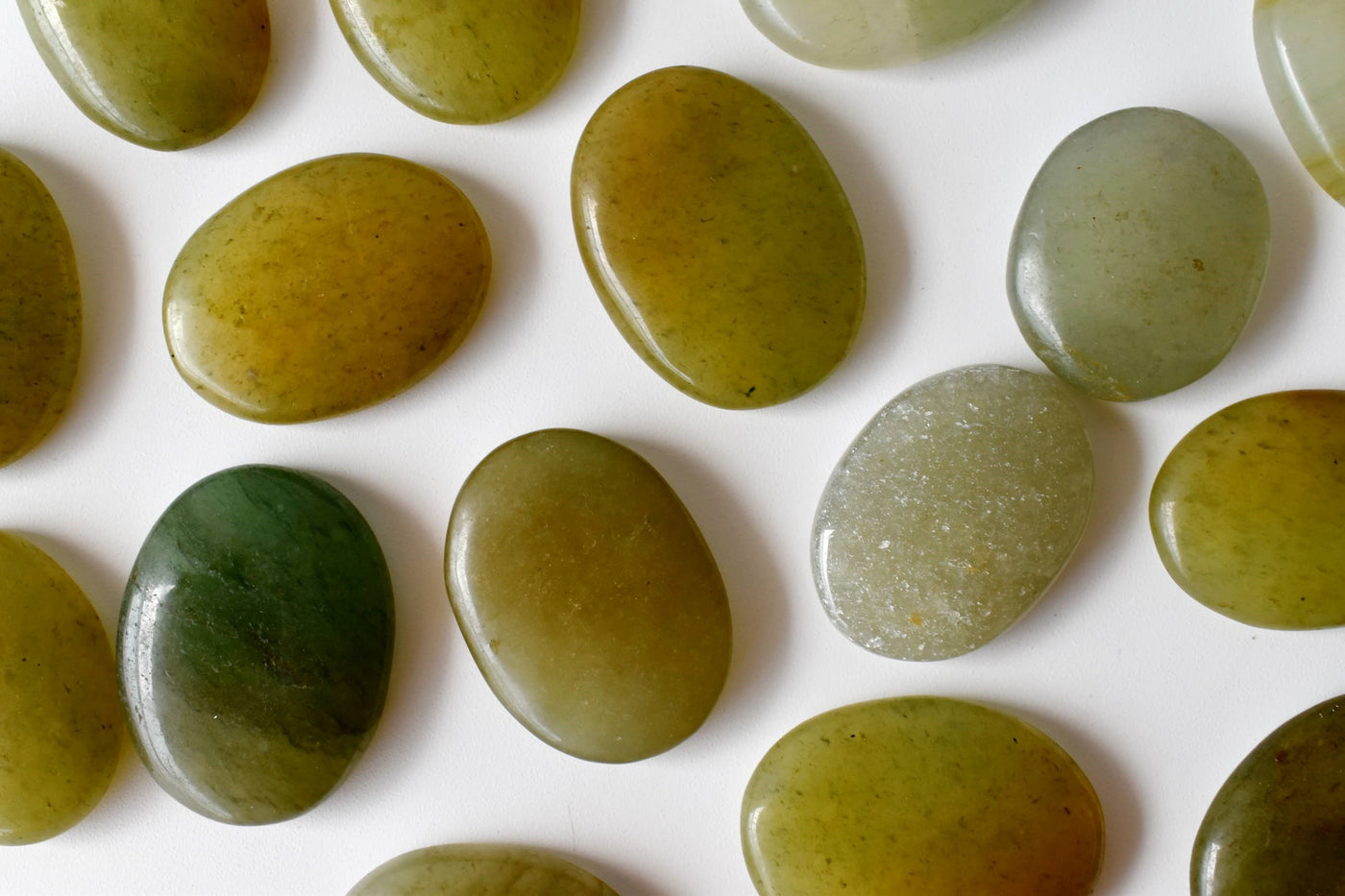 Pierre d'inquiétude d'aventurine verte pour la guérison des cristaux (Pocket Palm Stone / Thumb Stone)
