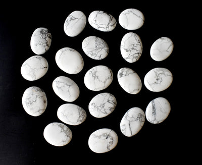 Howlite Worry Stone pour la guérison des cristaux (Pocket Palm Stone / Thumb Stone)
