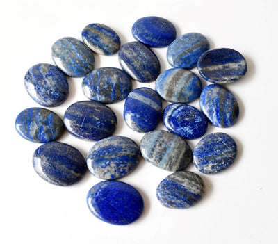 Lapis Lazuli Worry Stone pour la guérison des cristaux (Pocket Palm Stone / Thumb Stone)