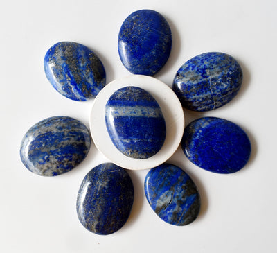 Lapis Lazuli Worry Stone pour la guérison des cristaux (Pocket Palm Stone / Thumb Stone)
