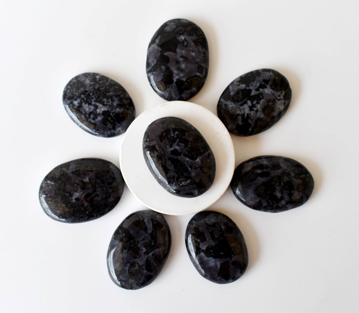 Larkavite Worry Stone pour la guérison des cristaux (Pocket Palm Stone / Thumb Stone)