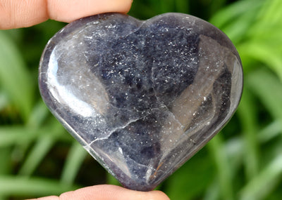 Cristal de cœur Iolite poli, cœur de poche de 5,1 cm, grand cœur en cristal gonflé.