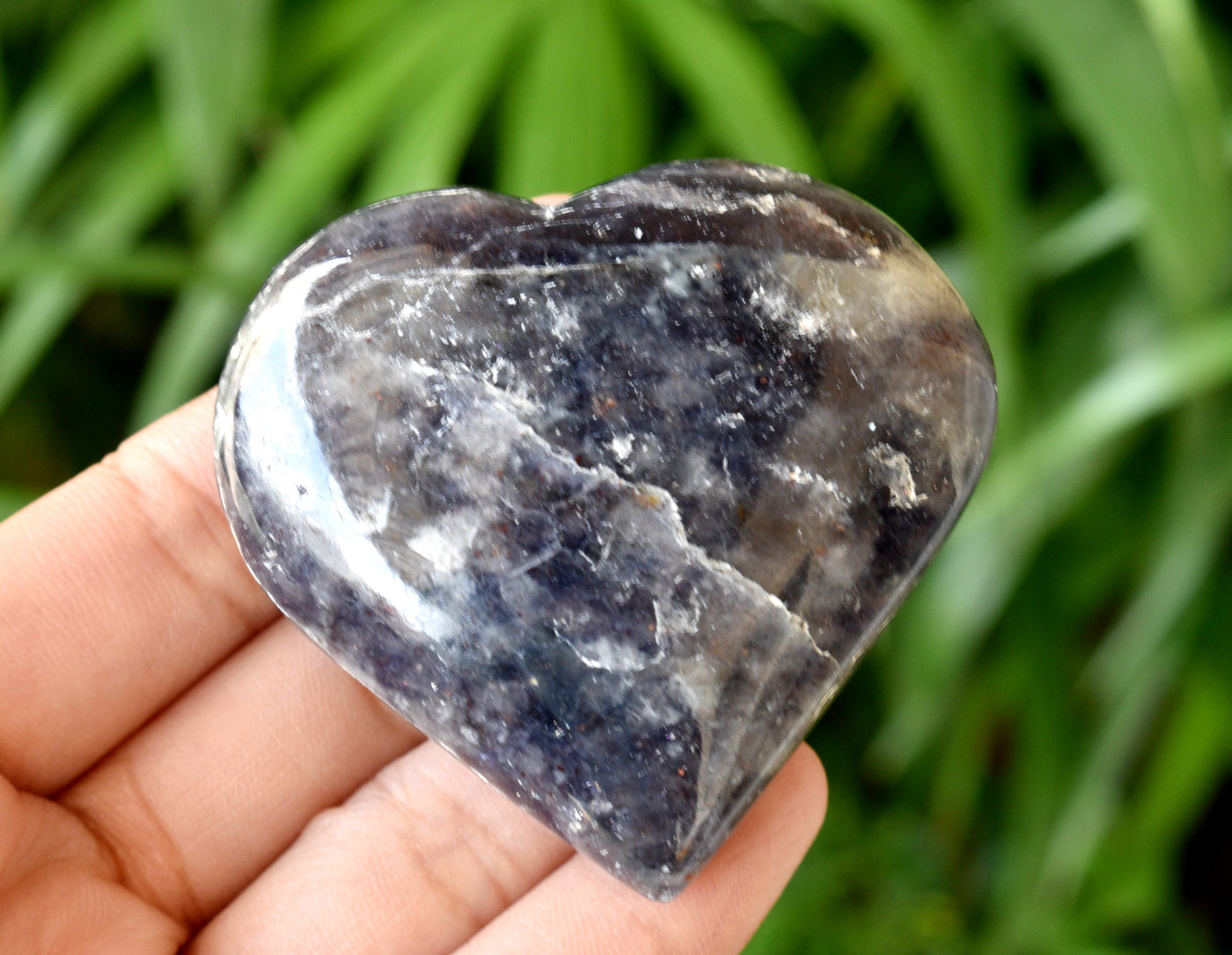 Cristal de cœur Iolite poli, cœur de poche de 5,1 cm, grand cœur en cristal gonflé.