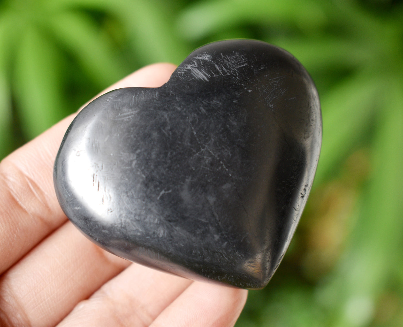 Cristal de cœur noir shungite poli, cœur de poche de 5,1 cm, grand cœur en cristal gonflé.