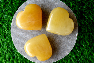 Cristal de coeur d'aventurine jaune poli, coeur de poche de 2 pouces grand coeur de cristal gonflé