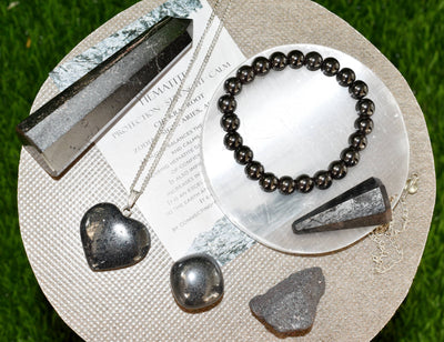 Coffret cadeau en cristal d'hématite pour un soutien et une protection émotionnels, véritables pierres précieuses polies.