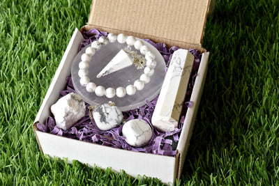 Coffret cadeau en cristal Howlite pour un soutien et une protection émotionnels, véritables pierres précieuses polies.