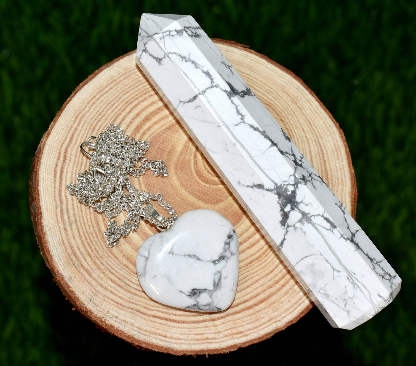 Coffret cadeau en cristal Howlite pour un soutien et une protection émotionnels, véritables pierres précieuses polies.