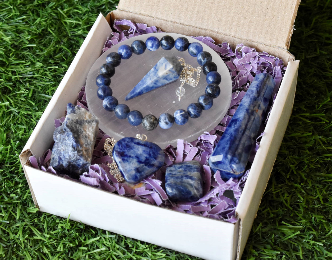 Coffret cadeau en cristal de sodalite pour un soutien et une protection émotionnels, véritables pierres précieuses polies.