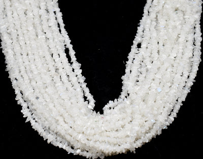 Perles brutes arc-en-ciel blanches non coupées, perles de pierre brute en vrac.